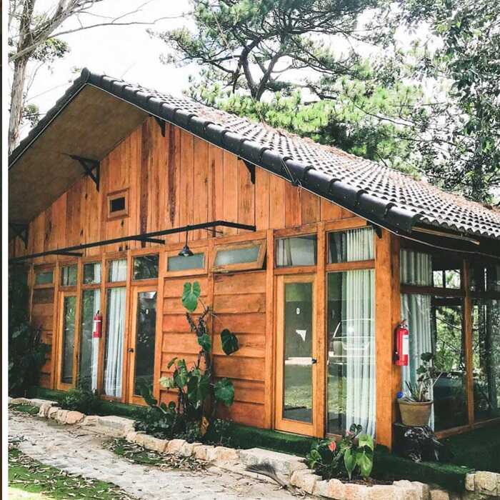 Xây dựng homestay Đà Nẵng - sử dụng gỗ để thi công tường homestay